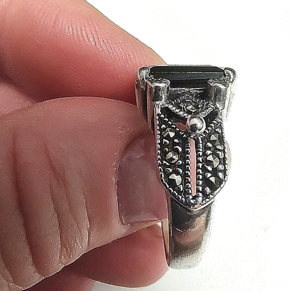 Black Onyx and Marcasite Women's Antique ring - Size 8 - Picture 3 of 5